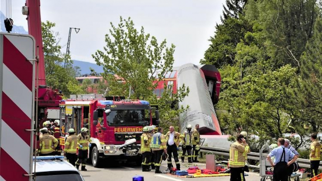 Almanya'da tren kazası: En az 3 ölü
